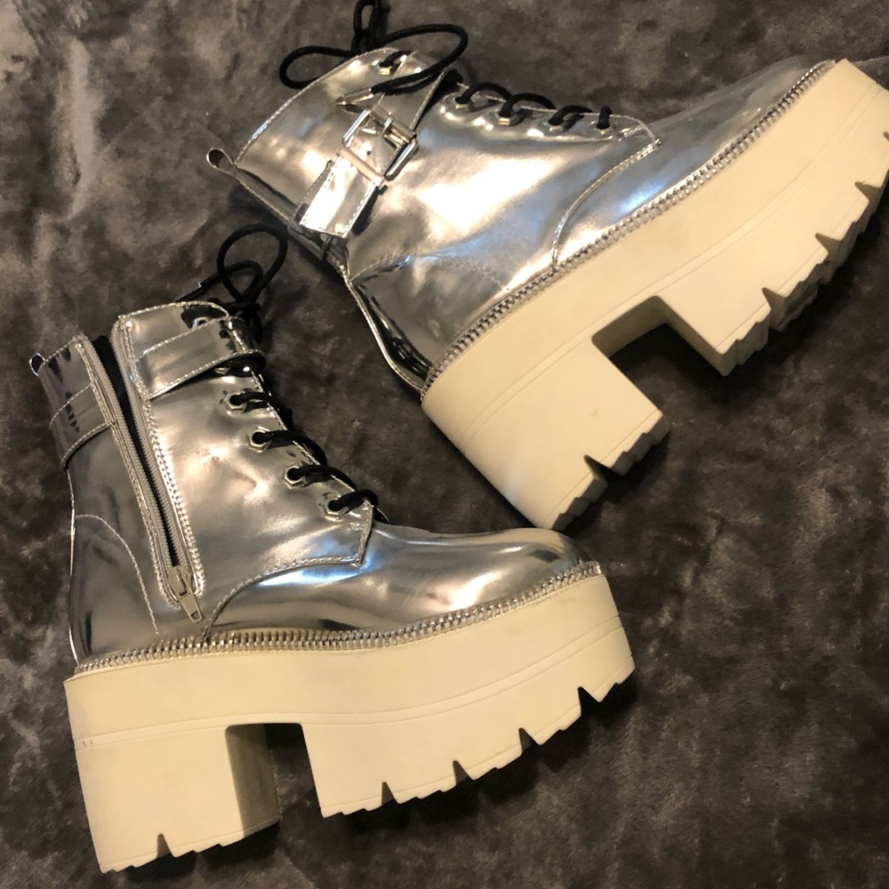 Current Mood chiller holographic platform boot